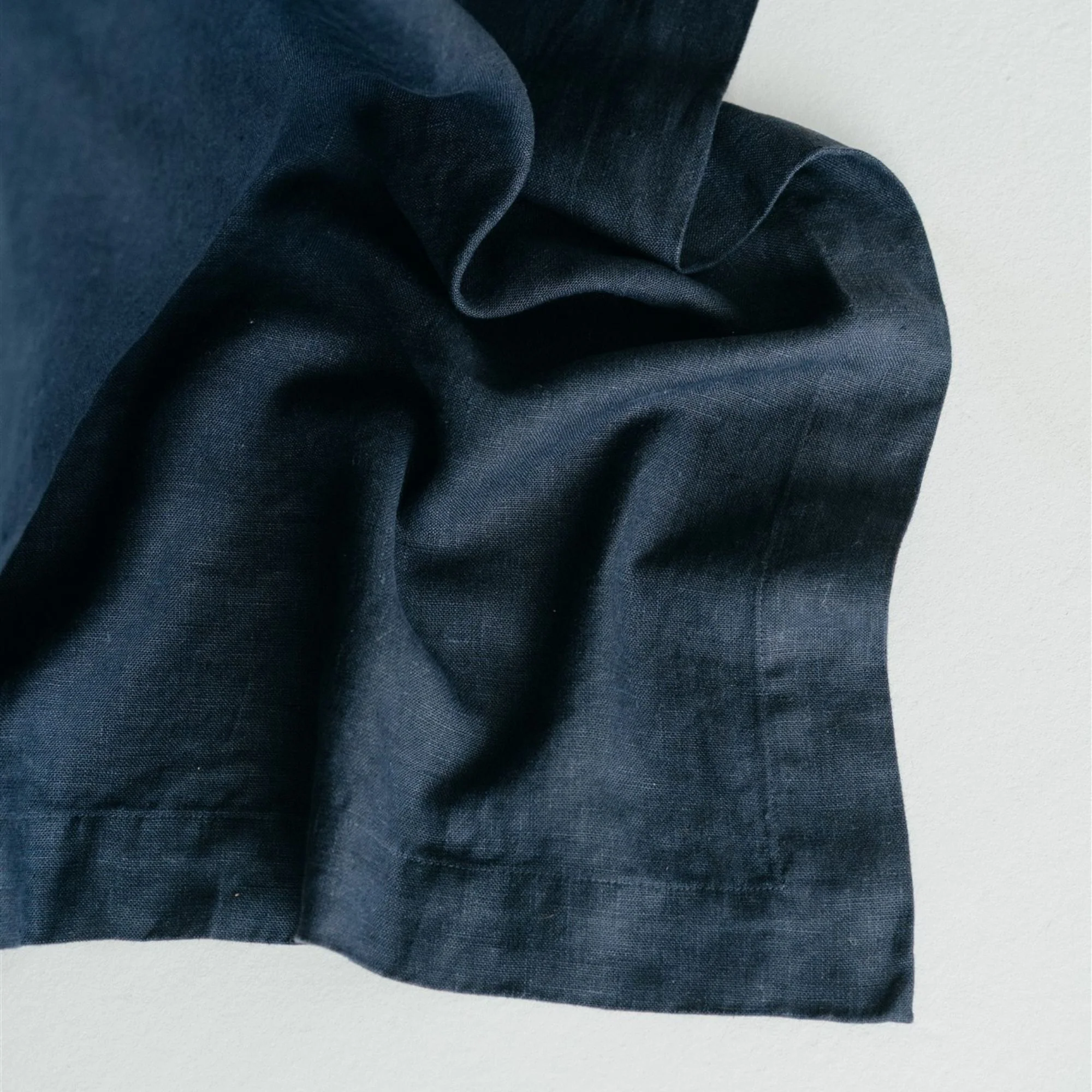 Bedspread in Heavyweight Linen - Midnight Blue - Image 4