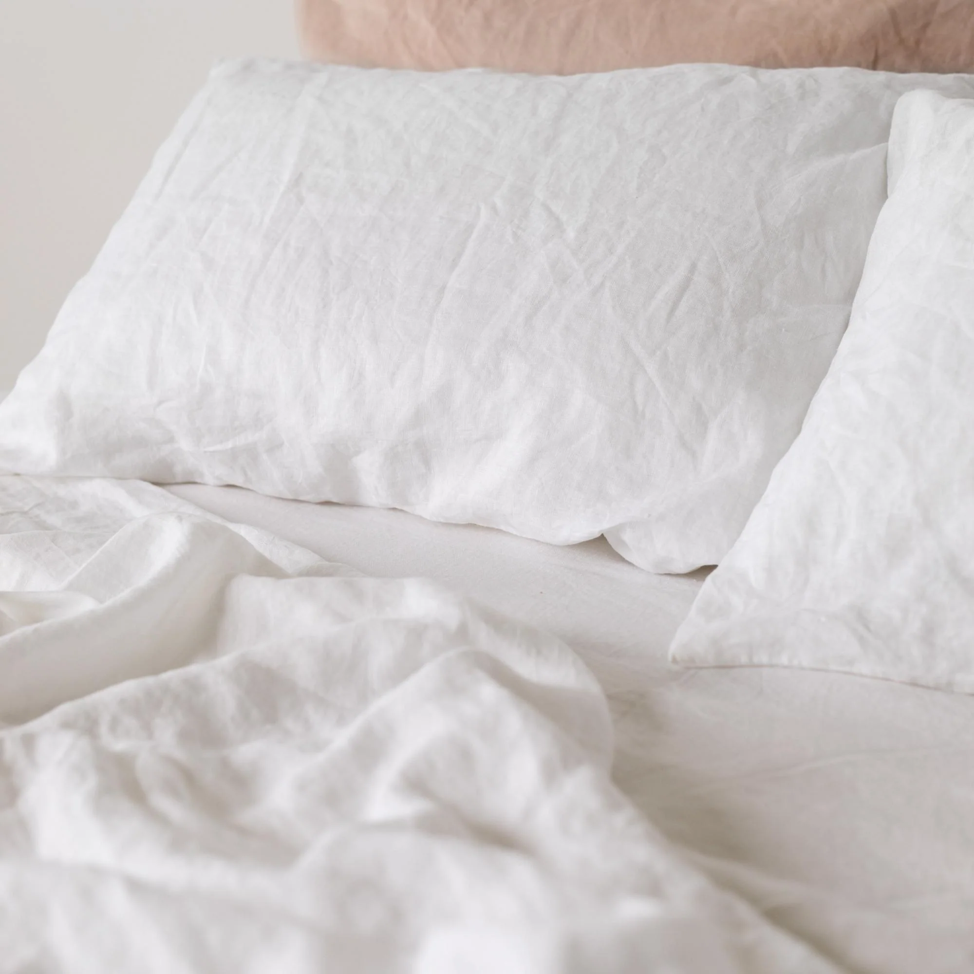 Brilliant White Linen Sheets Set - Image 3