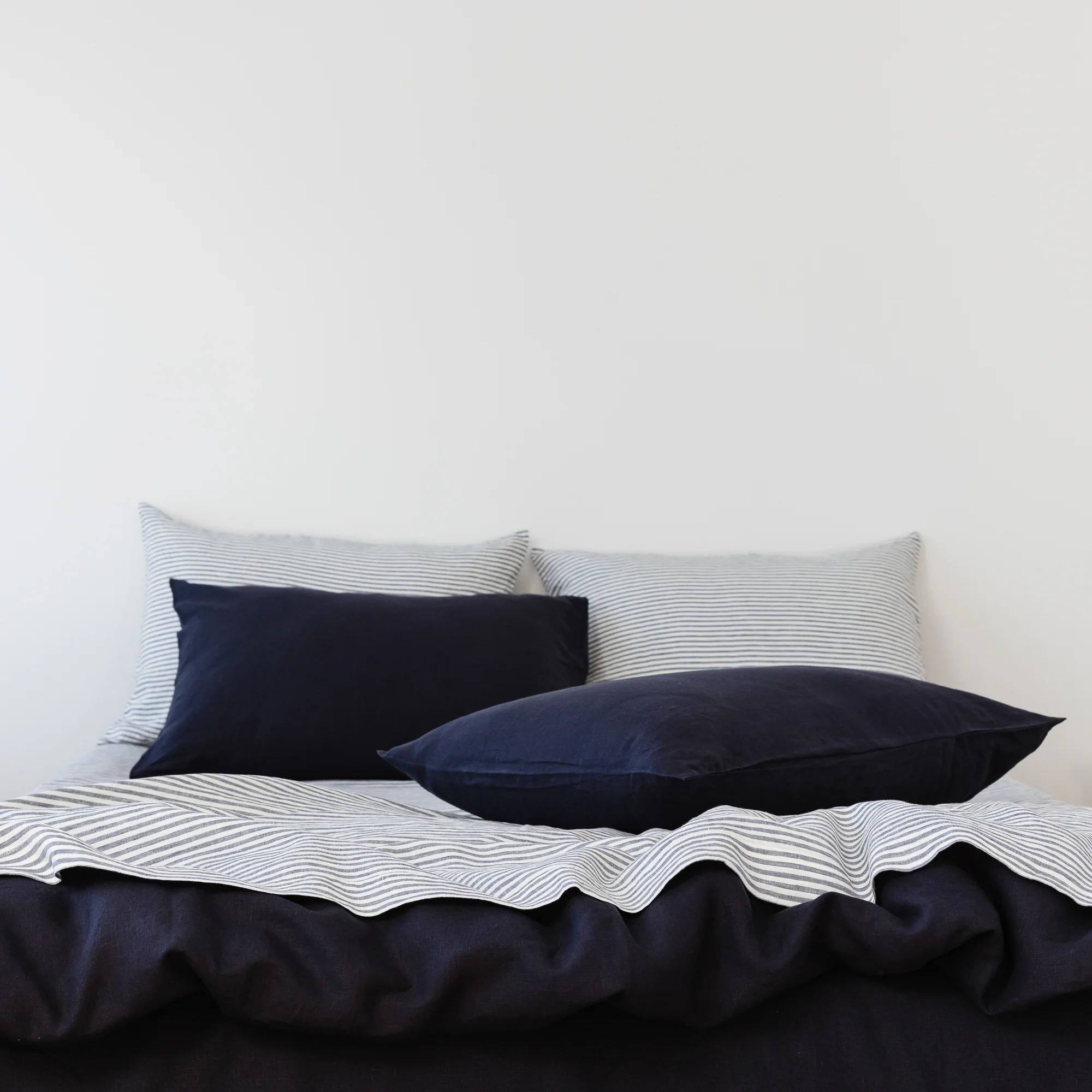 Midnight Blue Linen Duvet - Image 6
