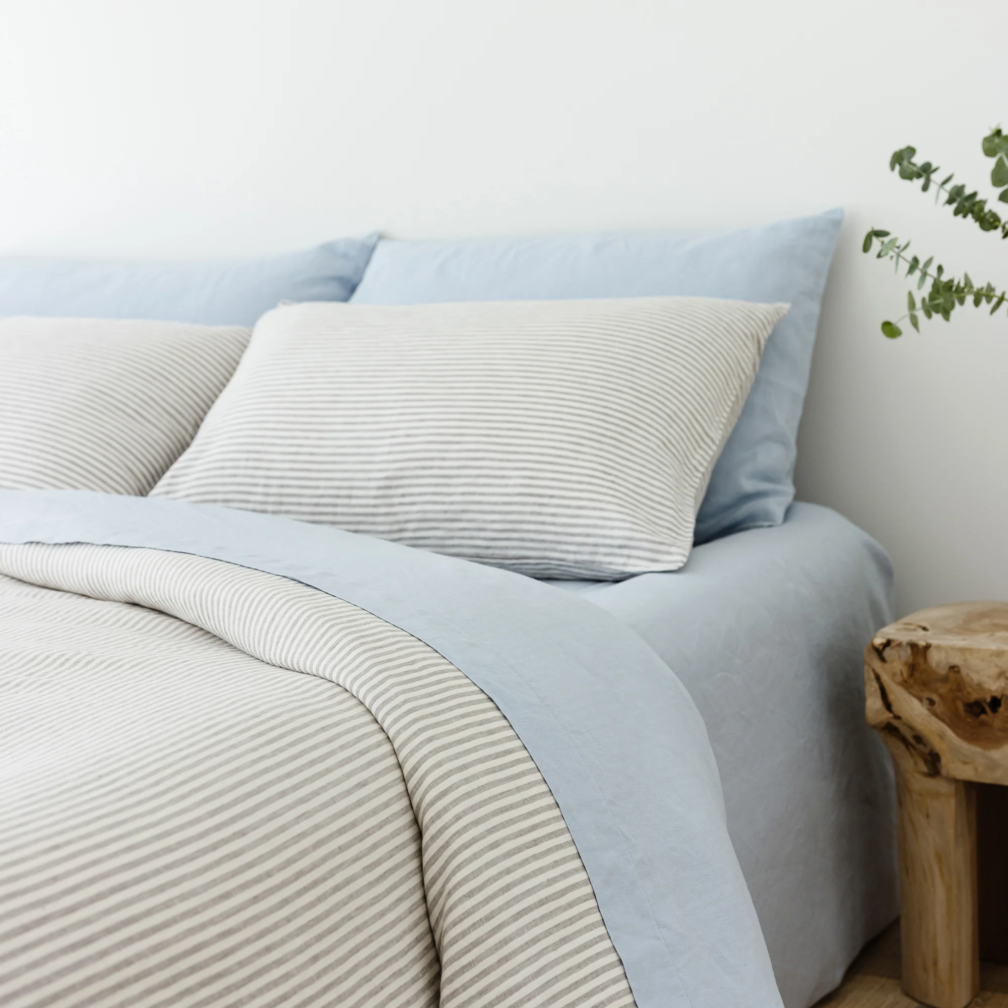 Grey Stripes Linen Duvet - Image 3