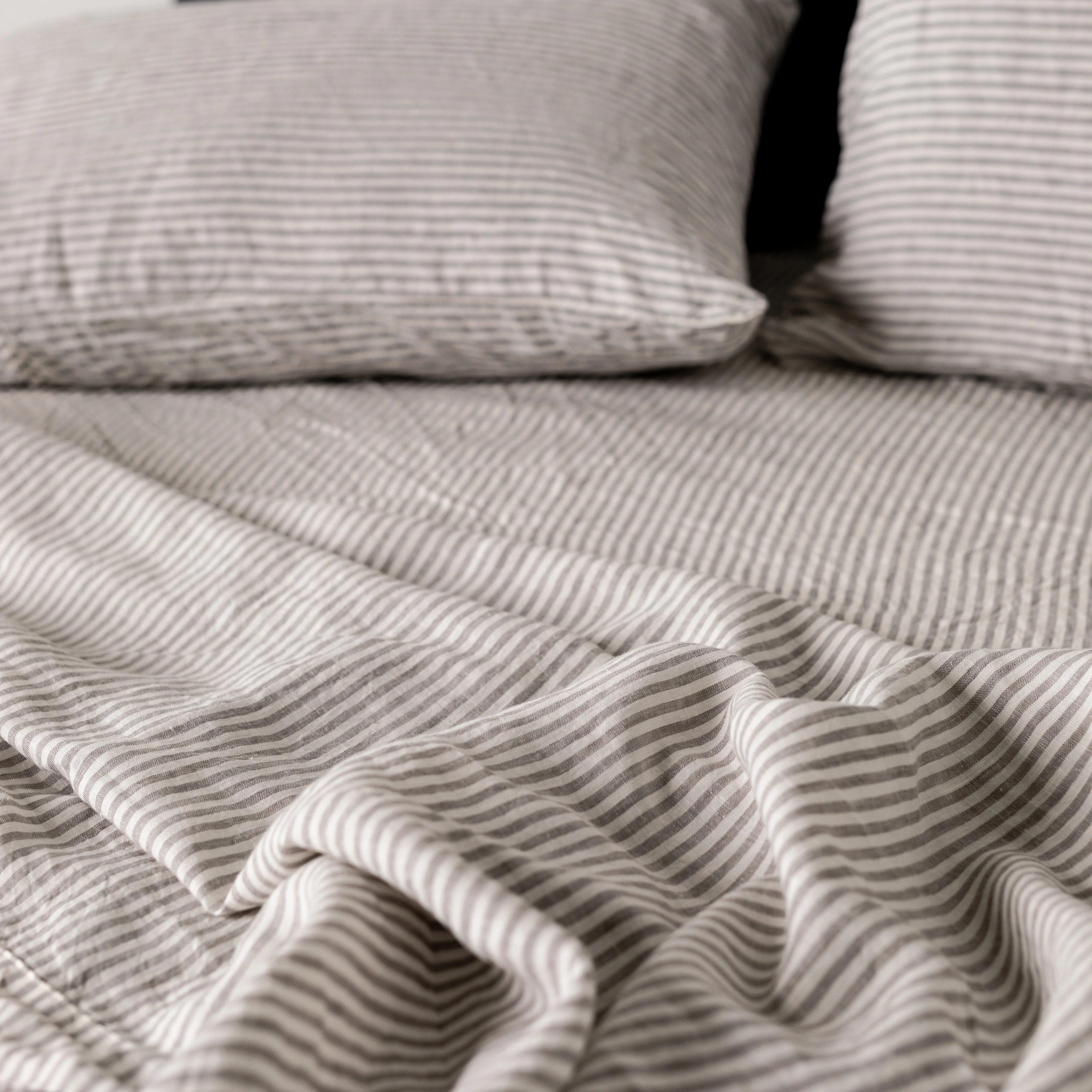 Grey Stripes Linen Sheets Set - Image 3
