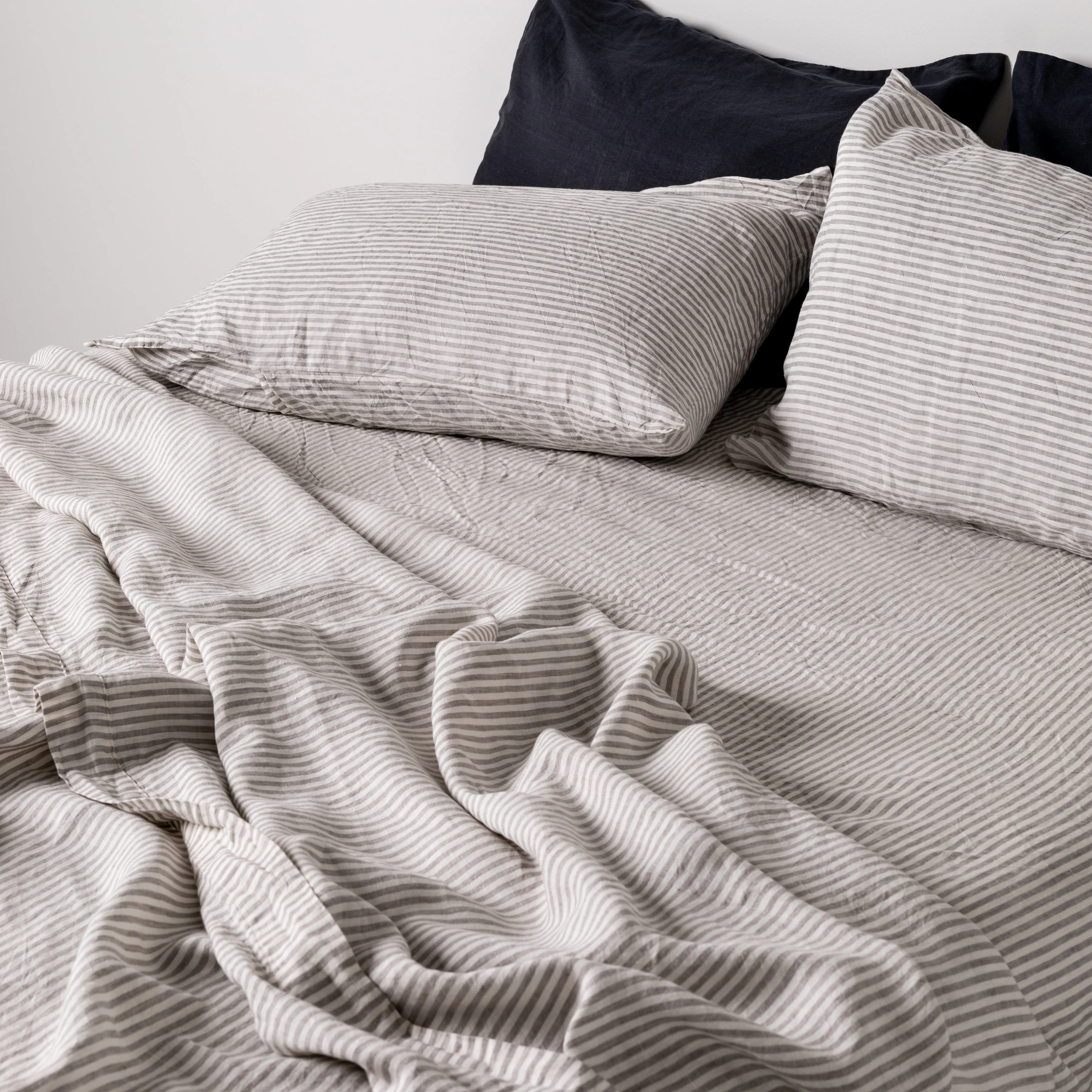 Grey Stripes Linen Sheets Set - Image 4