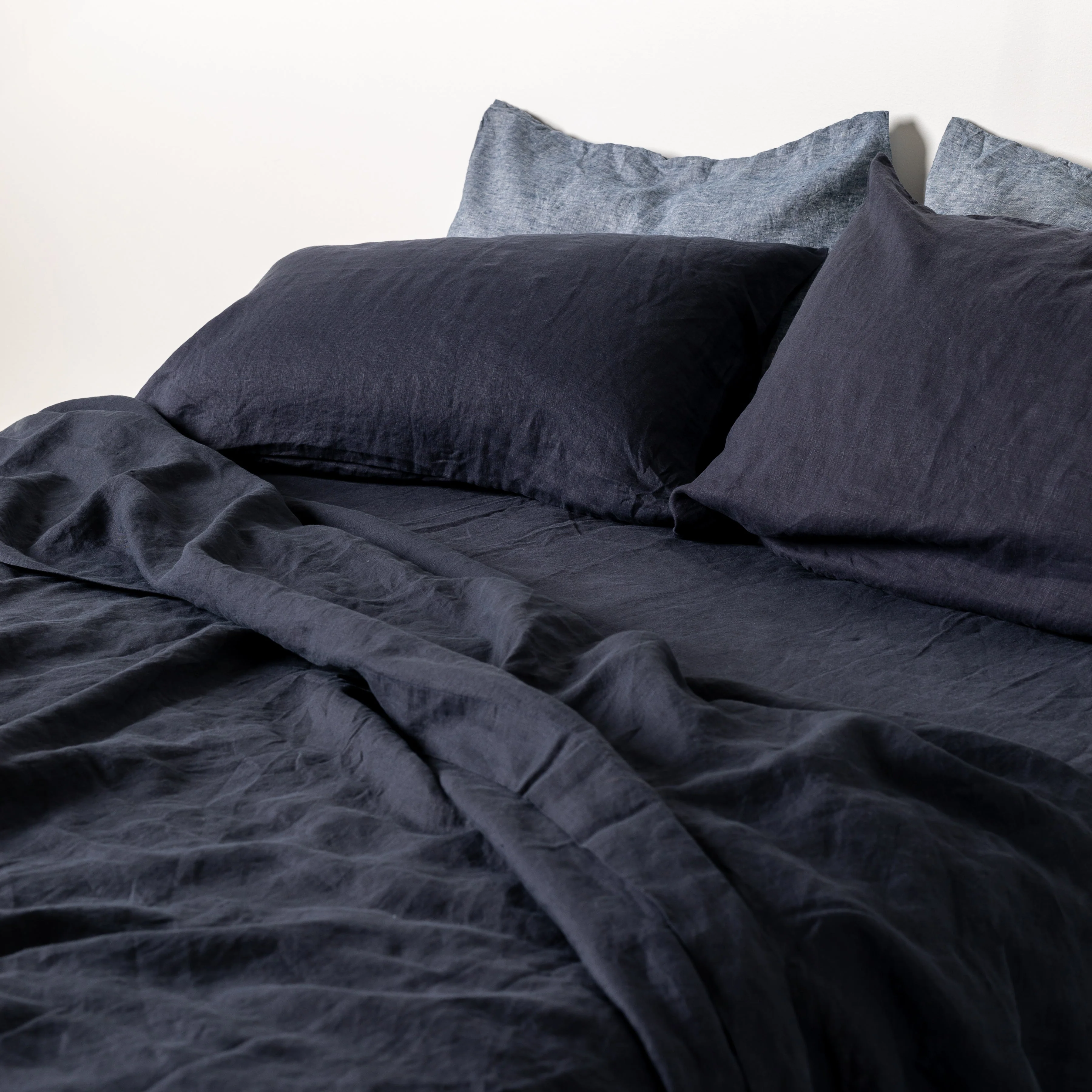 Midnight Blue Linen Fitted Sheet - Image 3