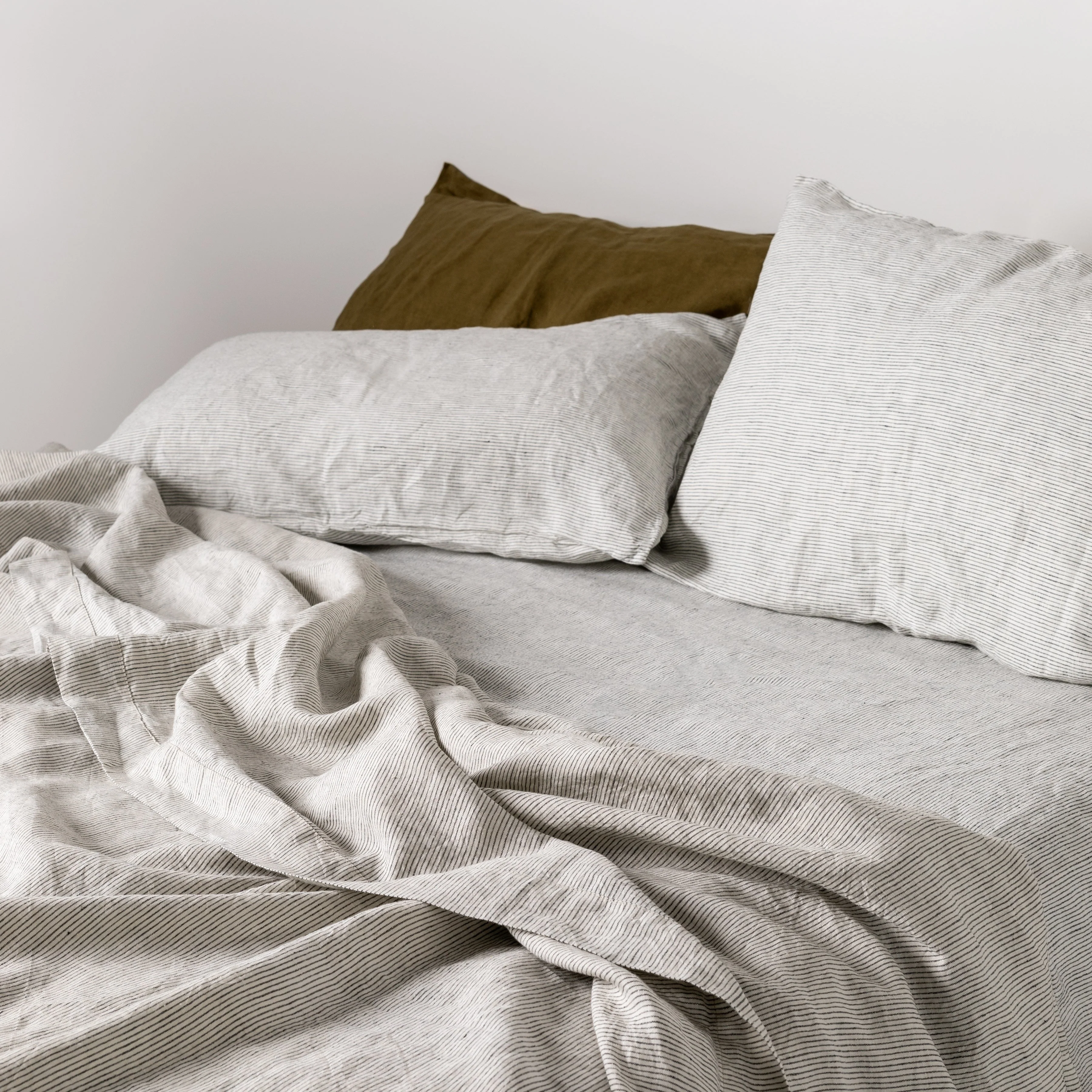 Pinstripes Linen Fitted Sheet - Image 3