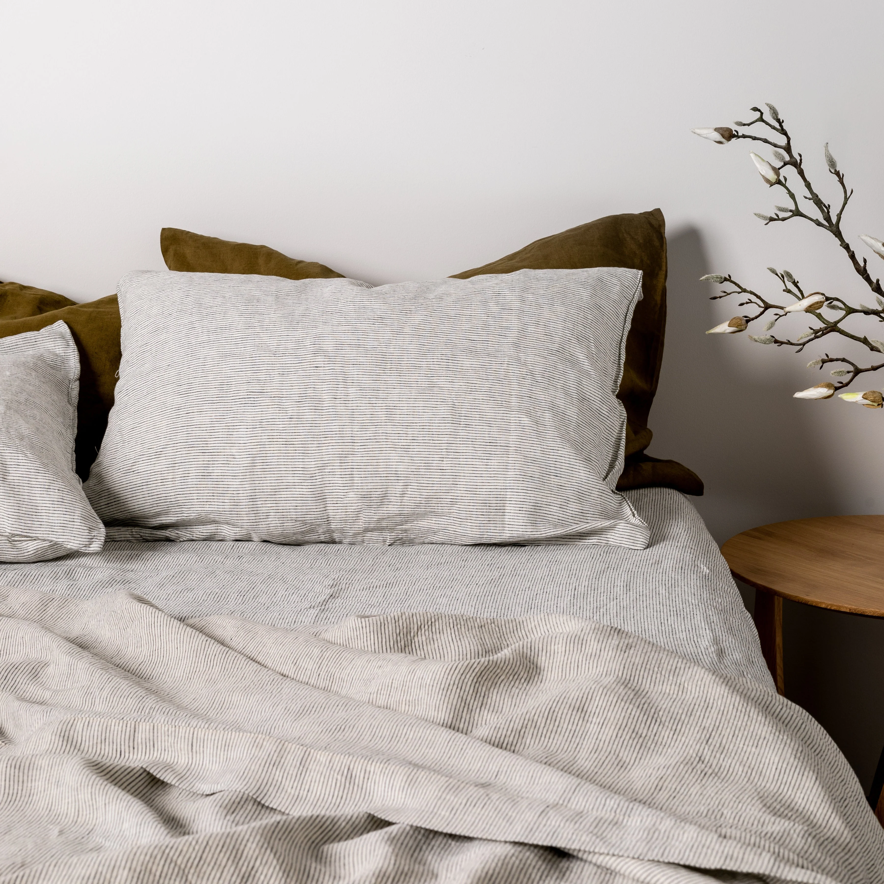 Pinstripes Linen Sheets Set - Image 4