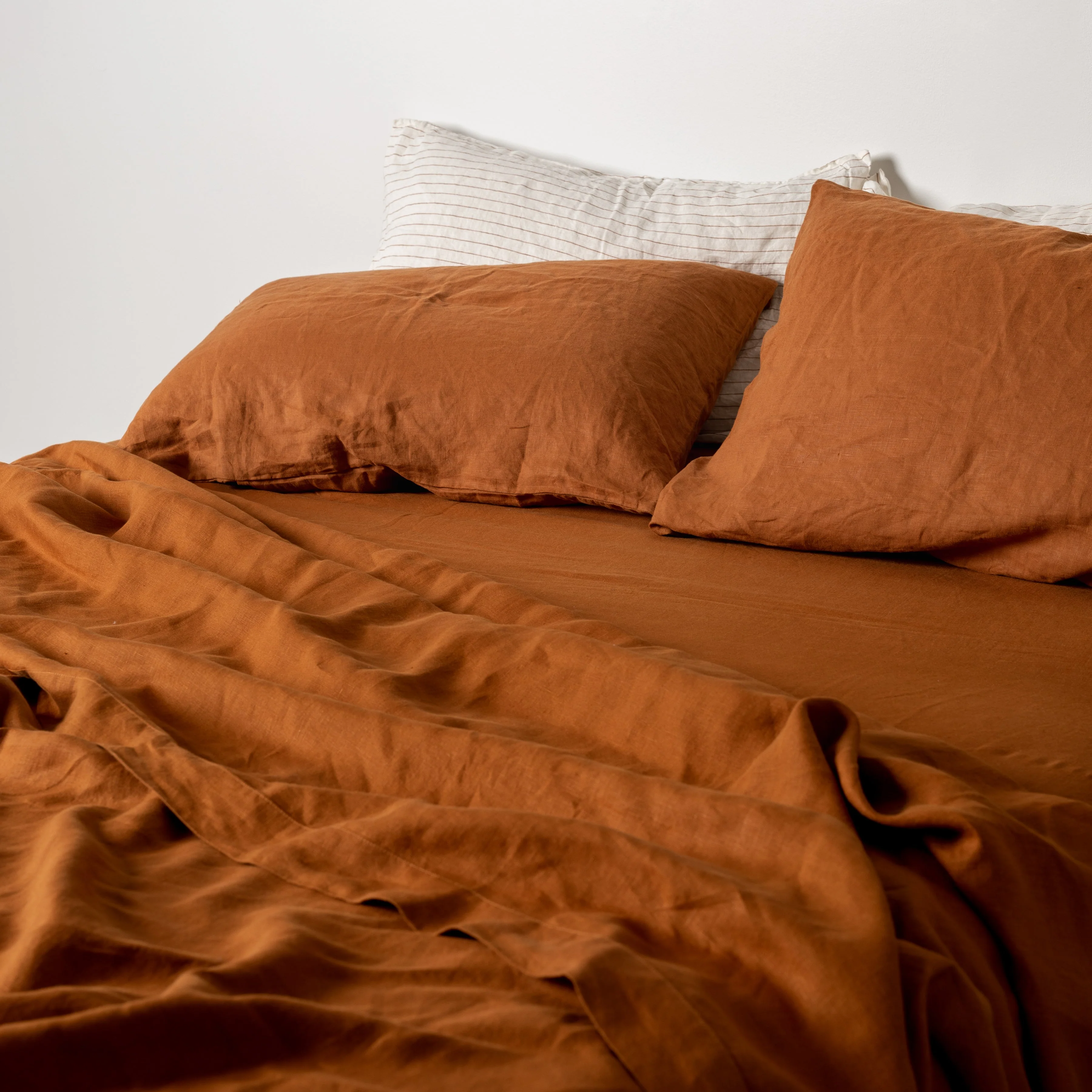 Tobacco Linen Sheets Set - Image 3